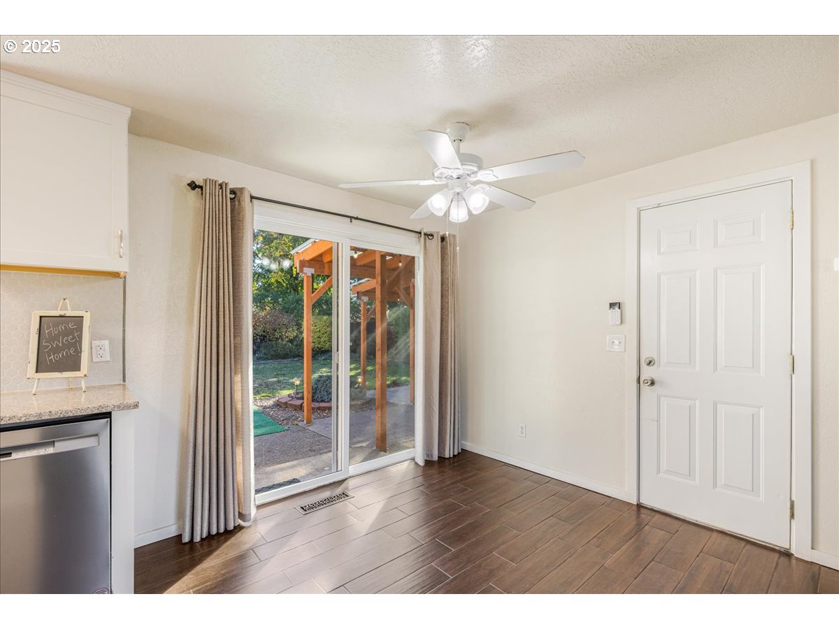 Portland, Oregon 97233, United States, 3 Bedrooms Bedrooms, ,3 BathroomsBathrooms,Residential,Active,228668