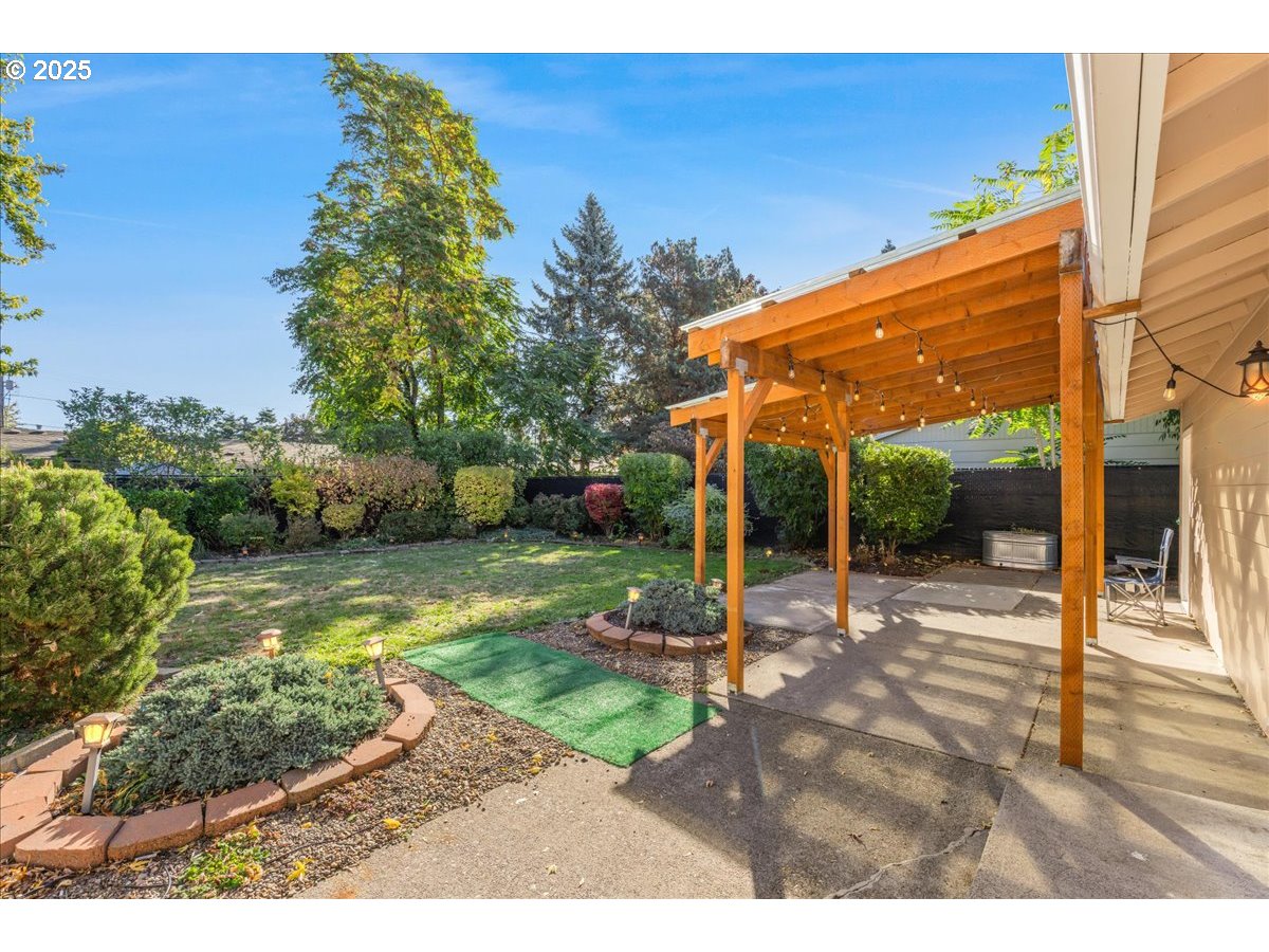 Portland, Oregon 97233, United States, 3 Bedrooms Bedrooms, ,3 BathroomsBathrooms,Residential,Active,228668