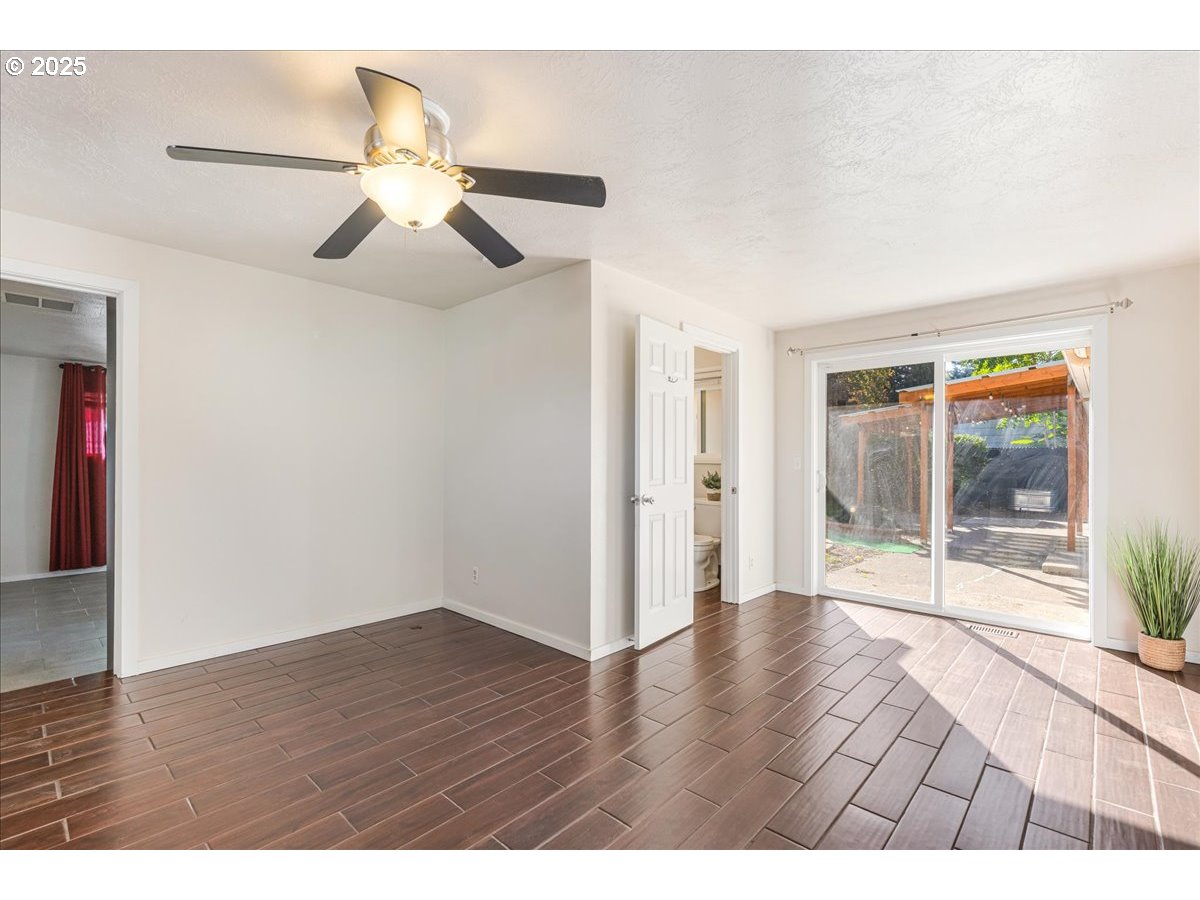 Portland, Oregon 97233, United States, 3 Bedrooms Bedrooms, ,3 BathroomsBathrooms,Residential,Active,228668