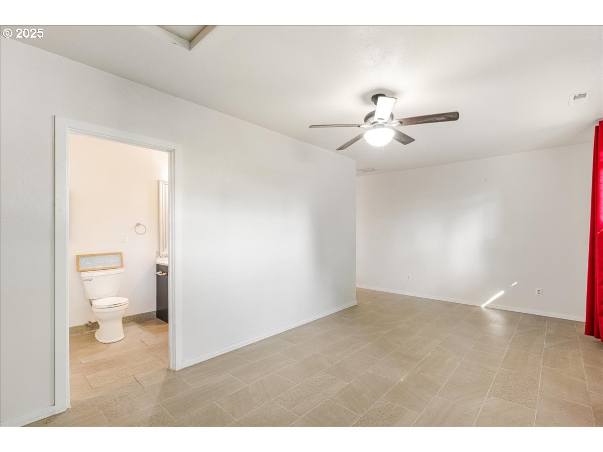 Portland, Oregon 97233, United States, 3 Bedrooms Bedrooms, ,3 BathroomsBathrooms,Residential,Active,228668