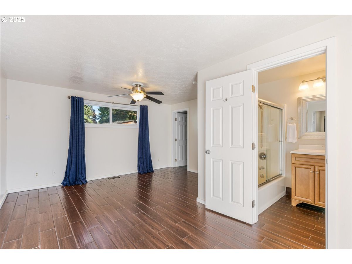 Portland, Oregon 97233, United States, 3 Bedrooms Bedrooms, ,3 BathroomsBathrooms,Residential,Active,228668