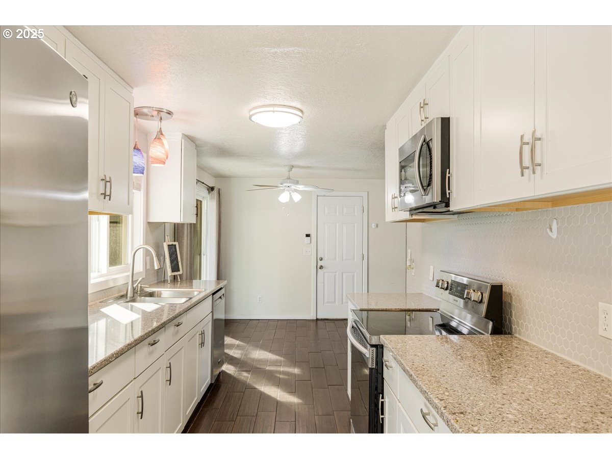 Portland, Oregon 97233, United States, 3 Bedrooms Bedrooms, ,3 BathroomsBathrooms,Residential,Active,228668