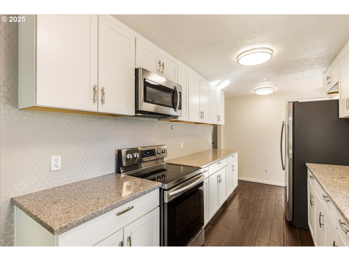 Portland, Oregon 97233, United States, 3 Bedrooms Bedrooms, ,3 BathroomsBathrooms,Residential,Active,228668