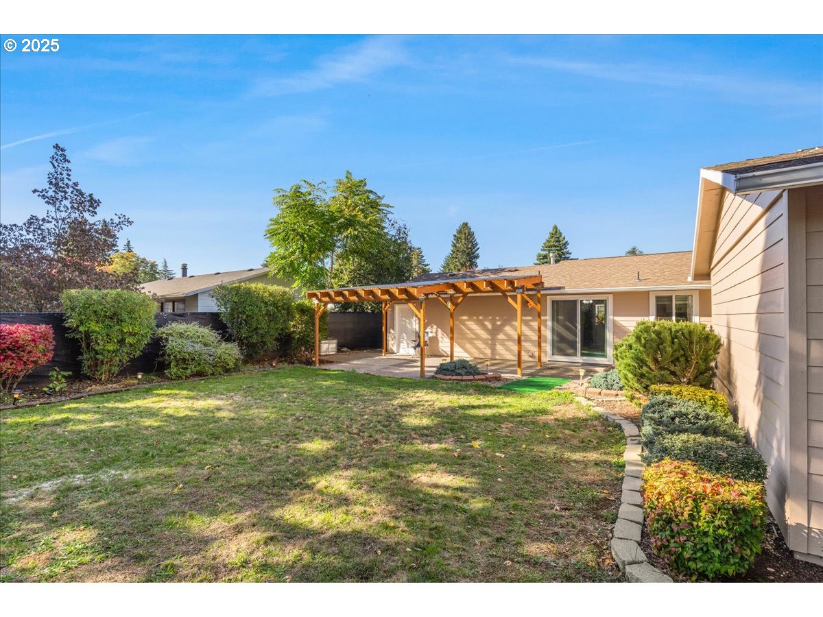 Portland, Oregon 97233, United States, 3 Bedrooms Bedrooms, ,3 BathroomsBathrooms,Residential,Active,228668