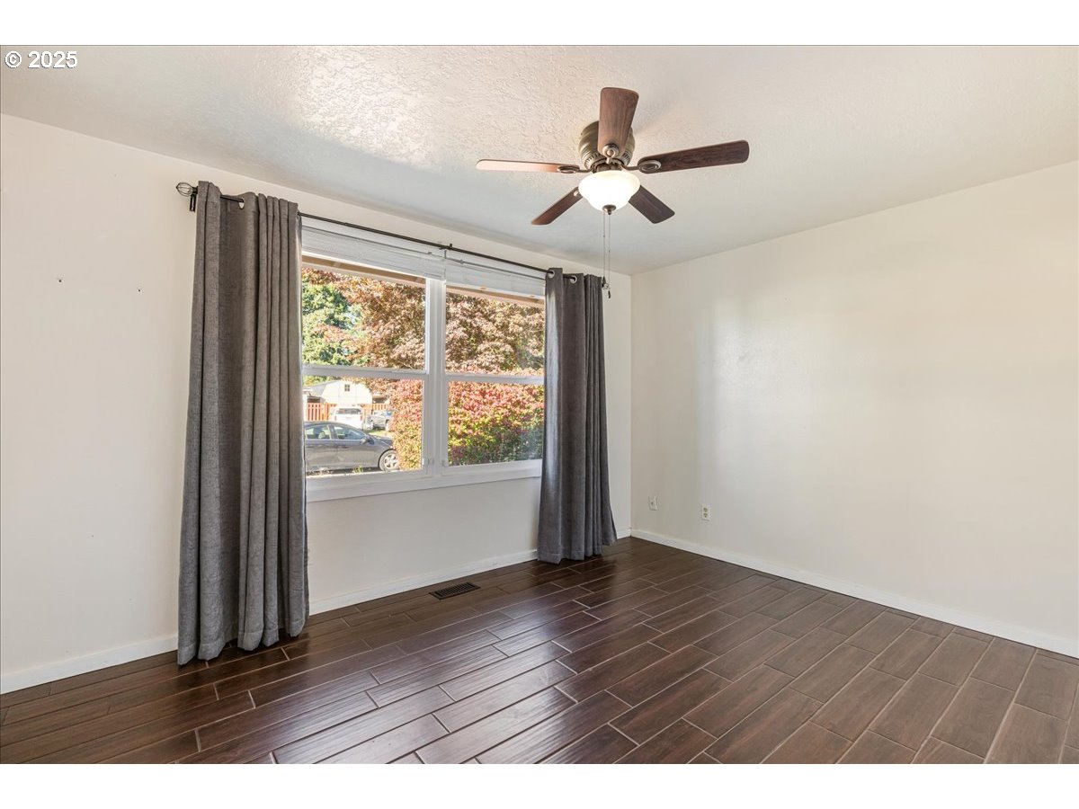 Portland, Oregon 97233, United States, 3 Bedrooms Bedrooms, ,3 BathroomsBathrooms,Residential,Active,228668