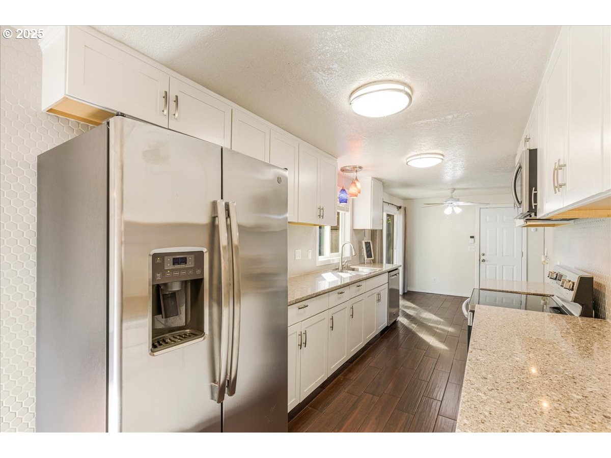 Portland, Oregon 97233, United States, 3 Bedrooms Bedrooms, ,3 BathroomsBathrooms,Residential,Active,228668