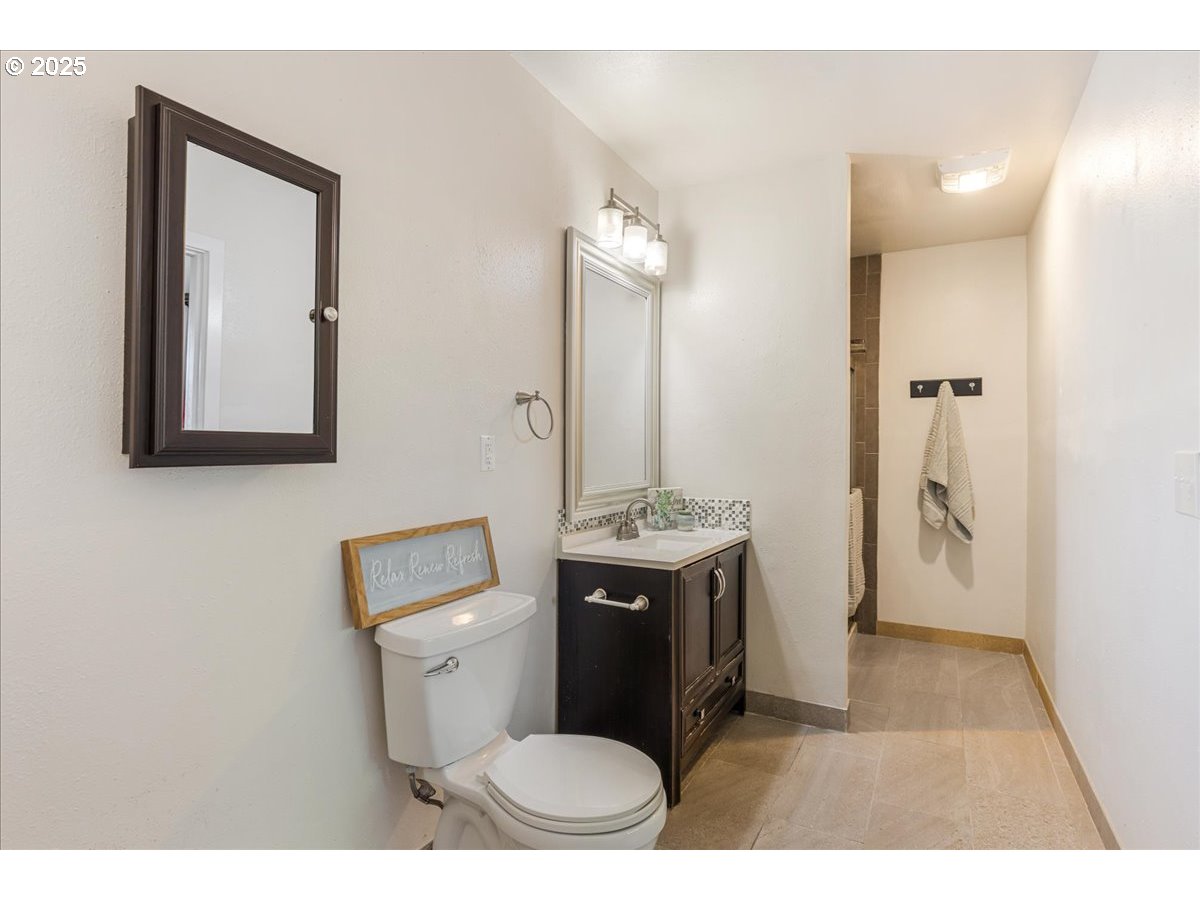 Portland, Oregon 97233, United States, 3 Bedrooms Bedrooms, ,3 BathroomsBathrooms,Residential,Active,228668