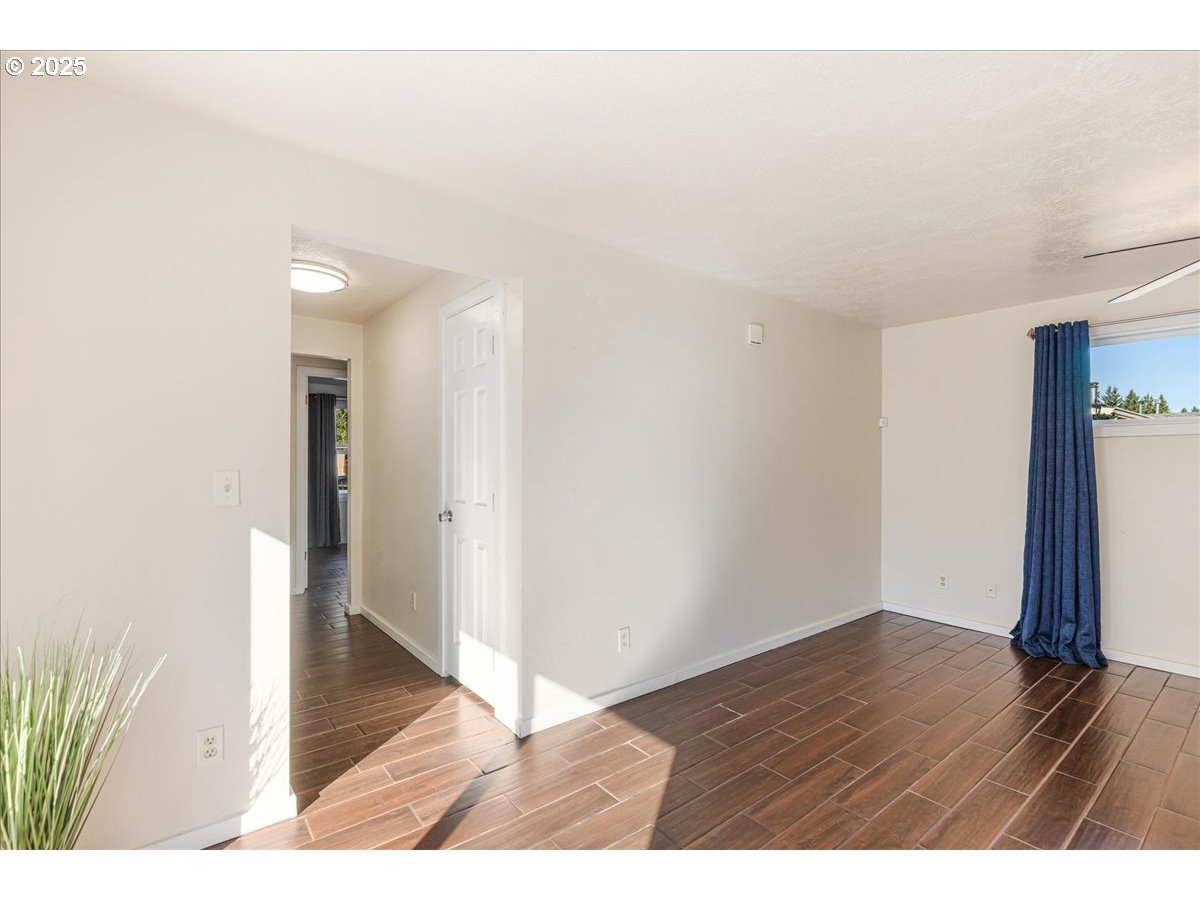 Portland, Oregon 97233, United States, 3 Bedrooms Bedrooms, ,3 BathroomsBathrooms,Residential,Active,228668