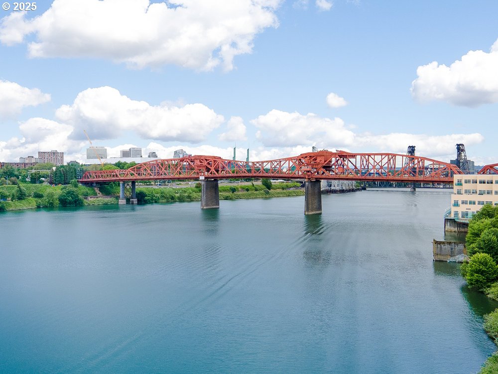 1260 NW NAITO PKWY 801B