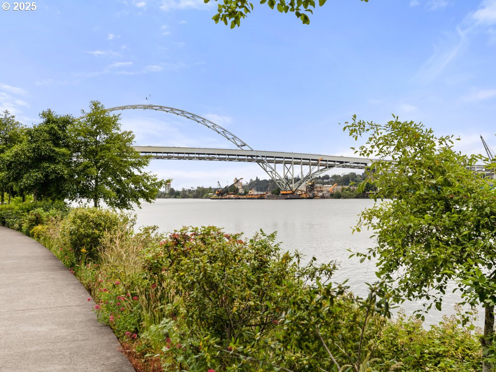 1260 NW NAITO PKWY 801B