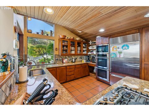 A home in Coos Bay