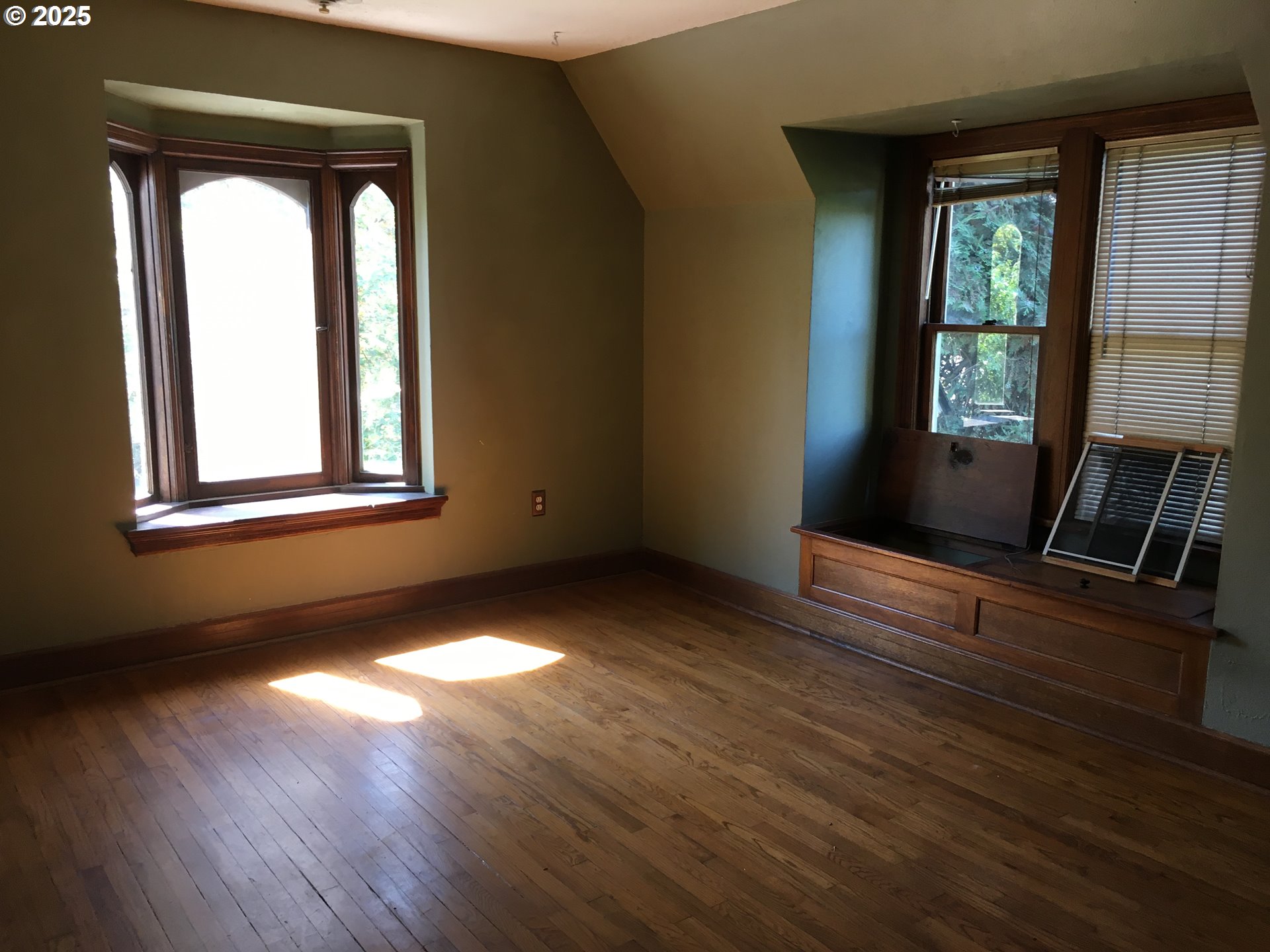 325 RIVER RD