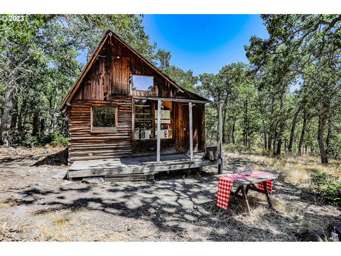 A home in Mosier