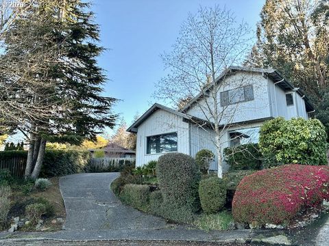 2225 MAINE CT North Bend OR 97459