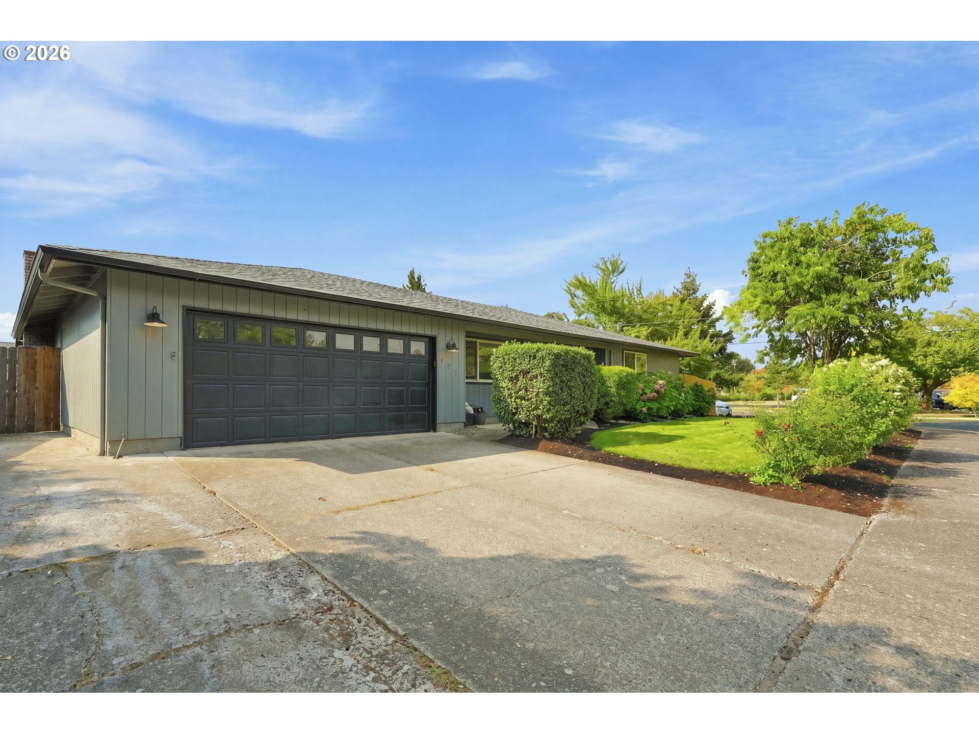 992 TRAVIS AVE