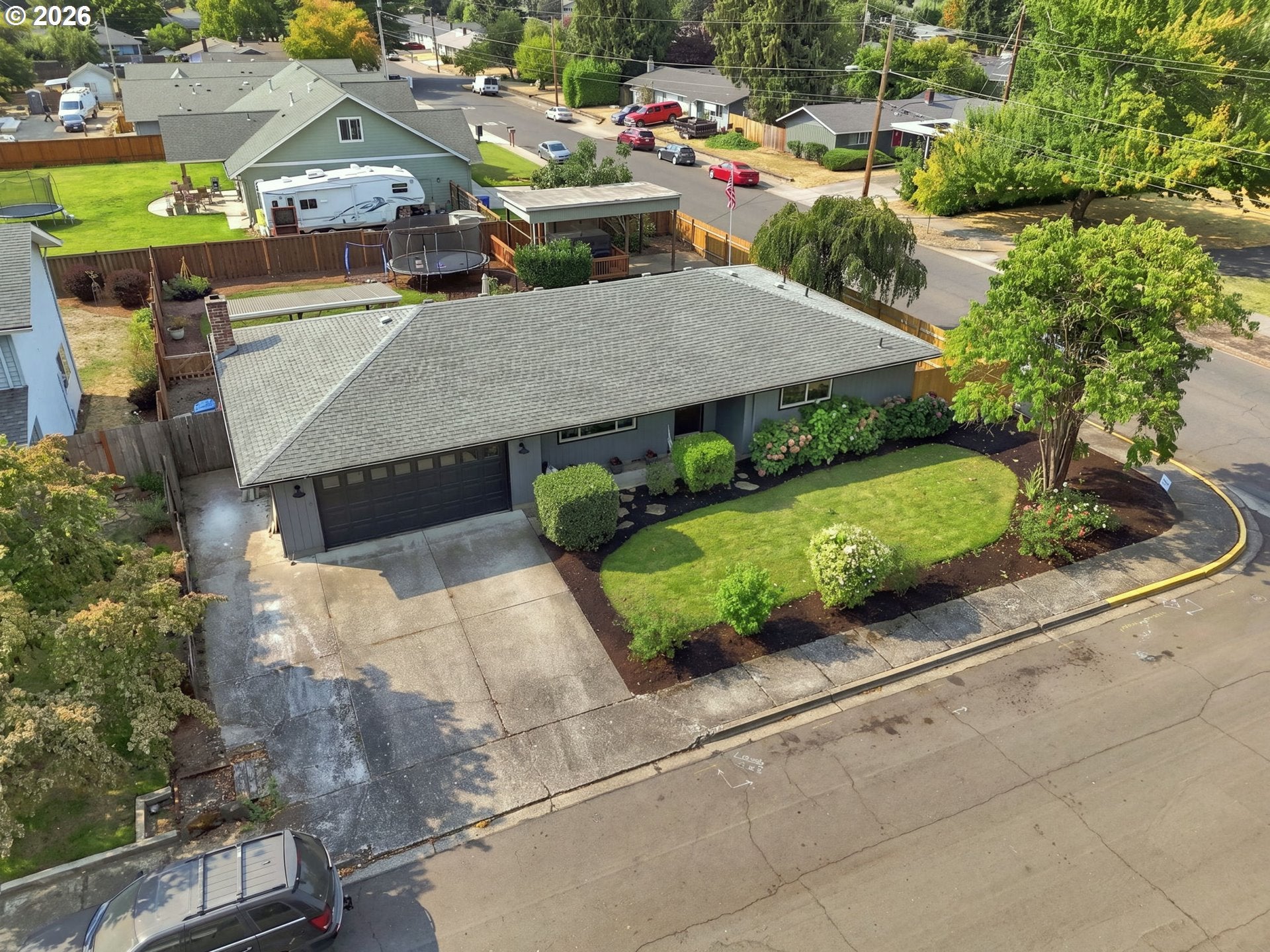 992 TRAVIS AVE