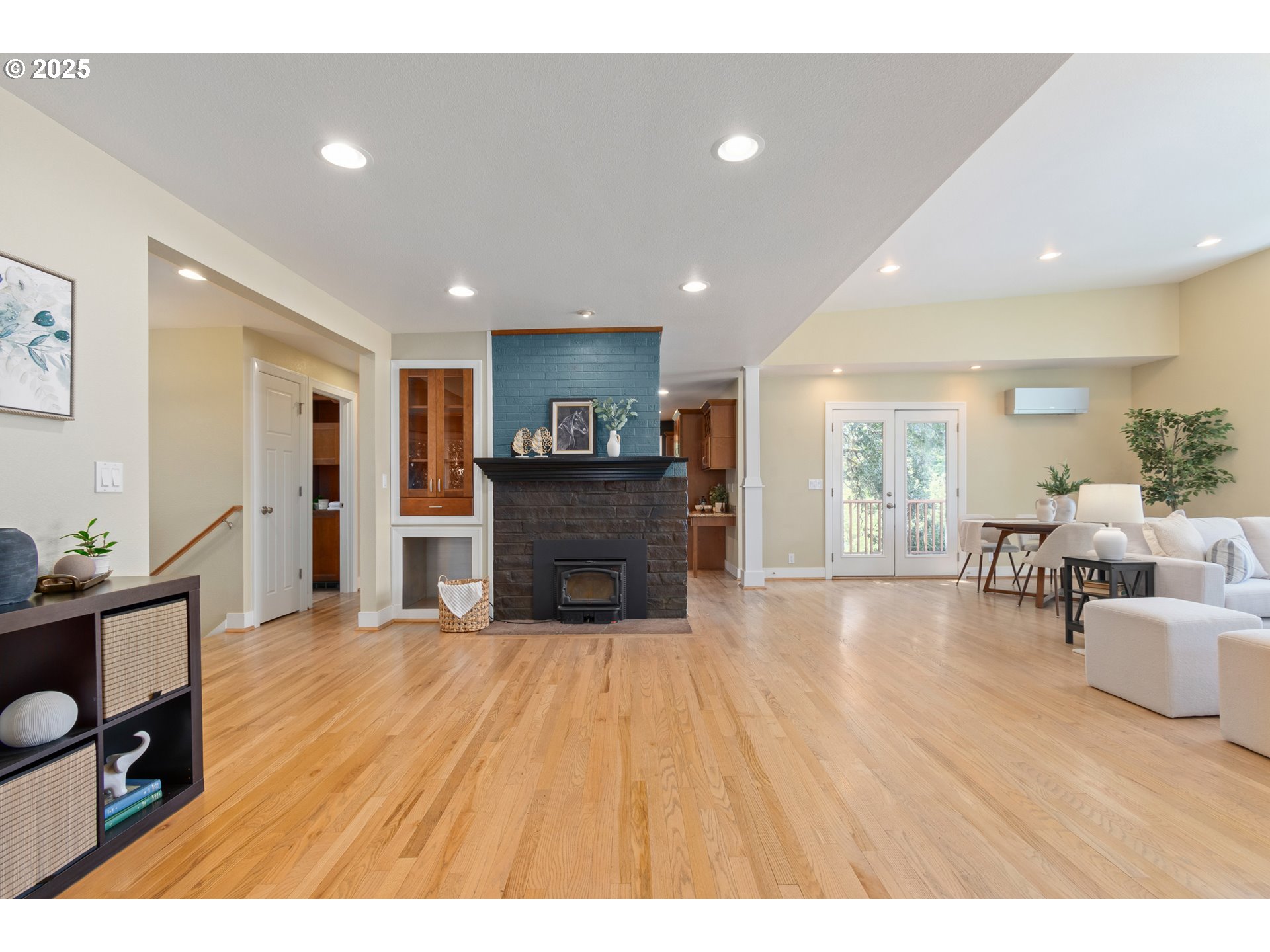 650 W 25TH PL