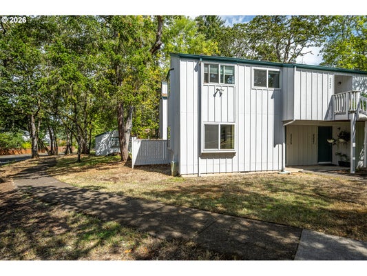 2239 HAWKINS LN, EUGENE, OR 97405 - Image 9a3b2b275b62dd0e853f0dfe494bdfd0/1831025617