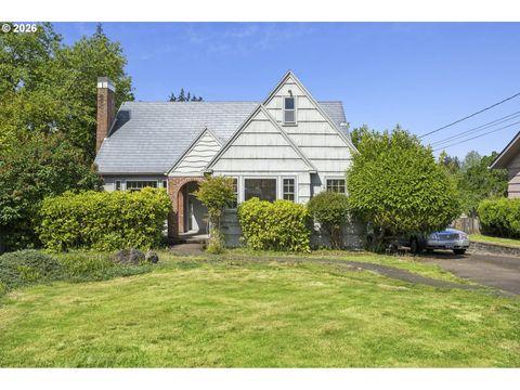 Photo of 731 NW Yamhill St, McMinnville, OR 97128 (MLS # 337599796)