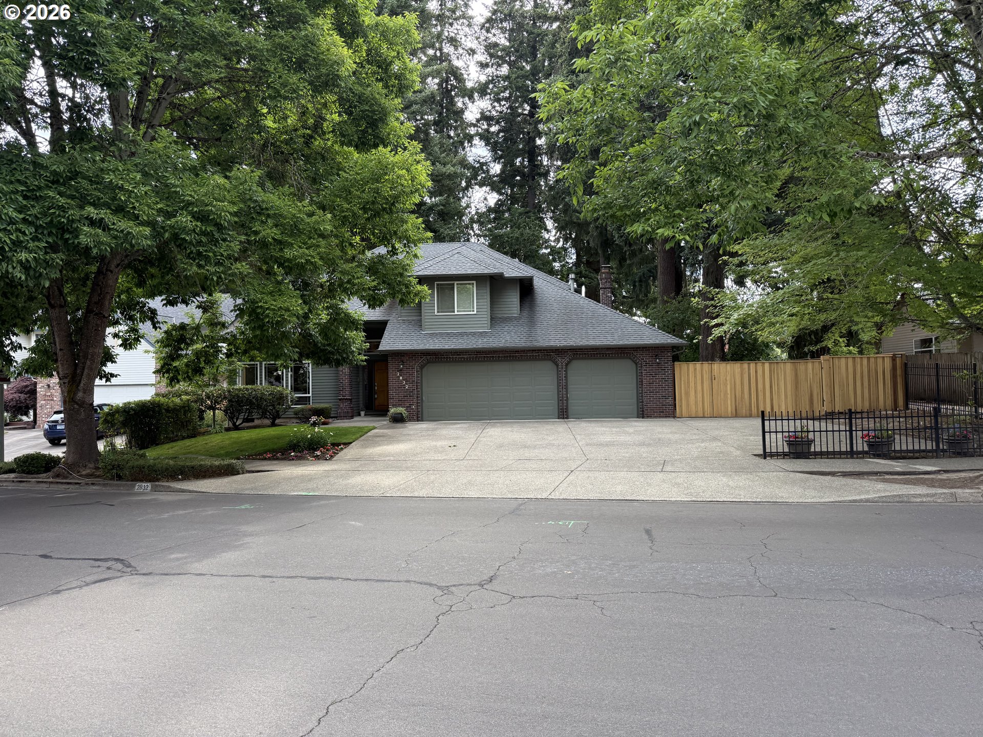 2832 NE LORIE DR