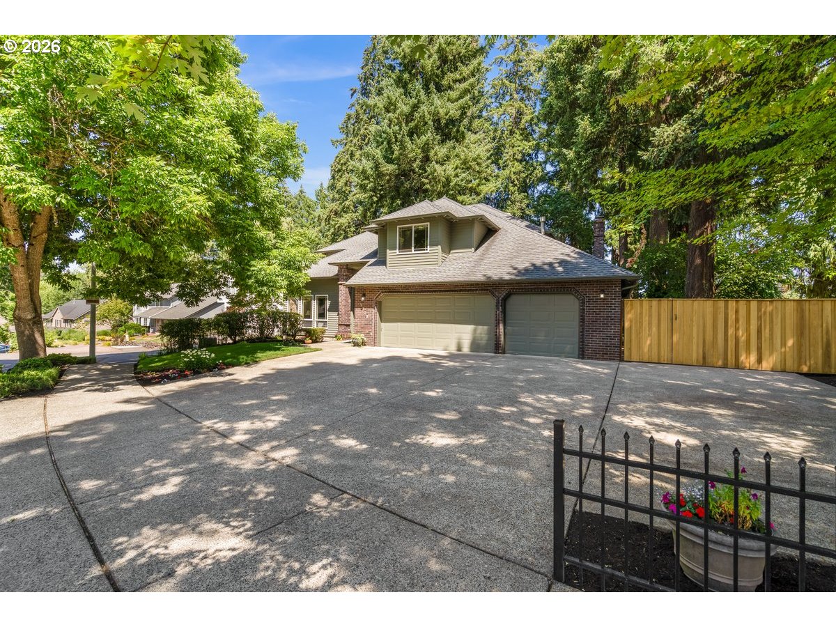 2832 NE LORIE DR