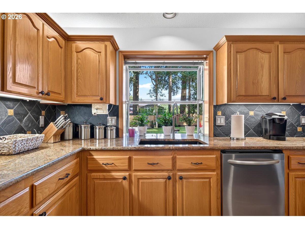 2832 NE LORIE DR