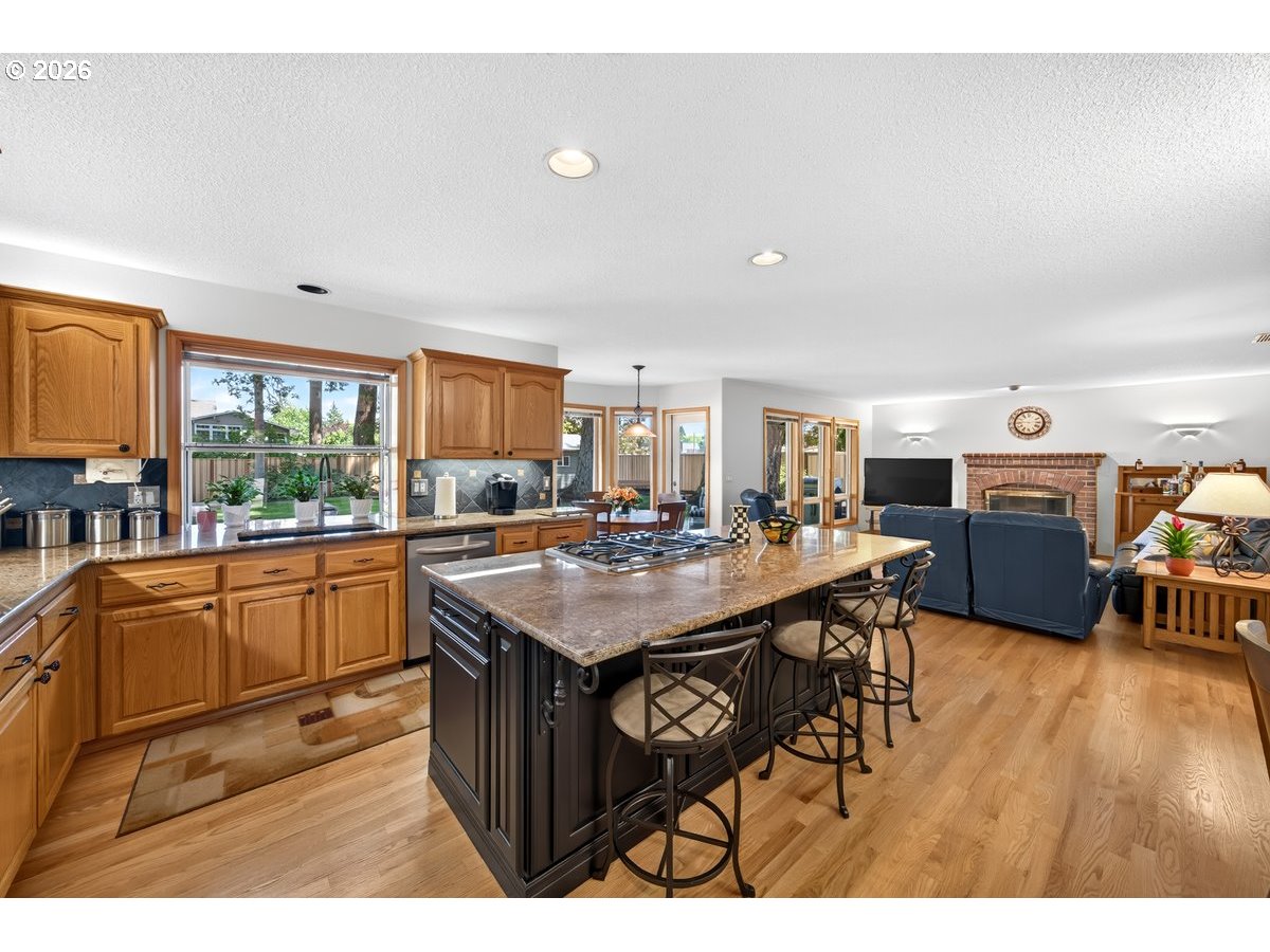 2832 NE LORIE DR