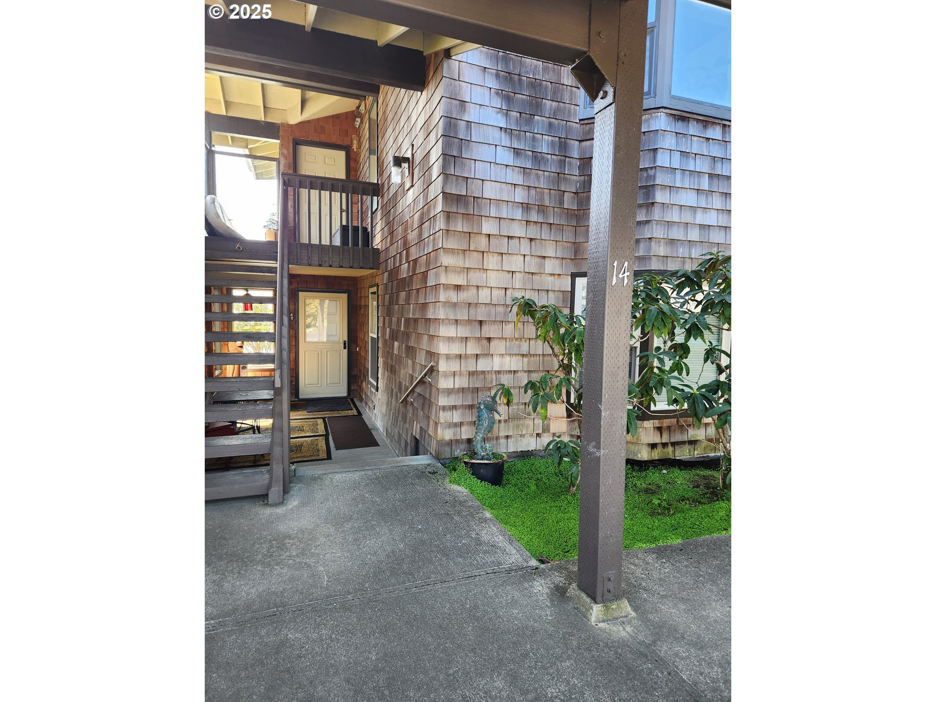 1040 BAY ST 14