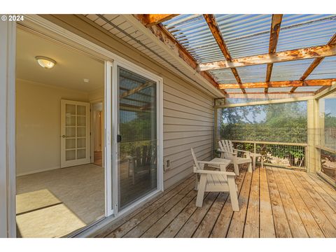 A home in Coos Bay