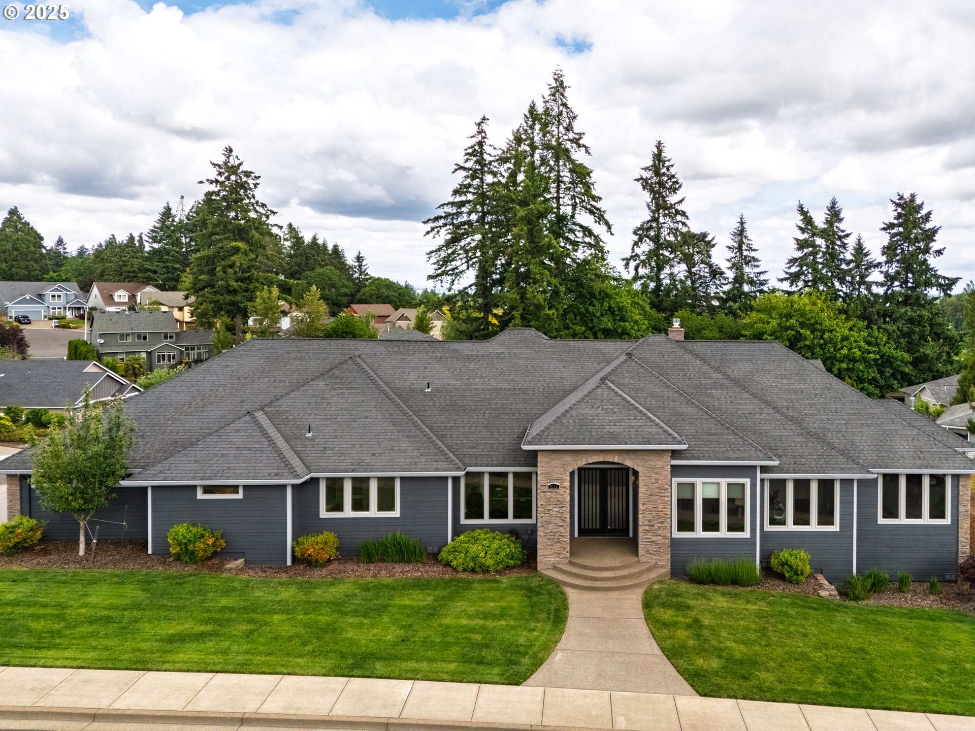 2111 CELEEN AVE