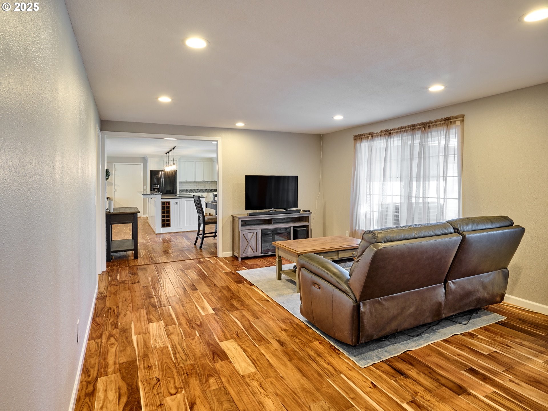 Canby, Oregon 97013, United States, 3 Bedrooms Bedrooms, ,3 BathroomsBathrooms,Residential,Active,83260