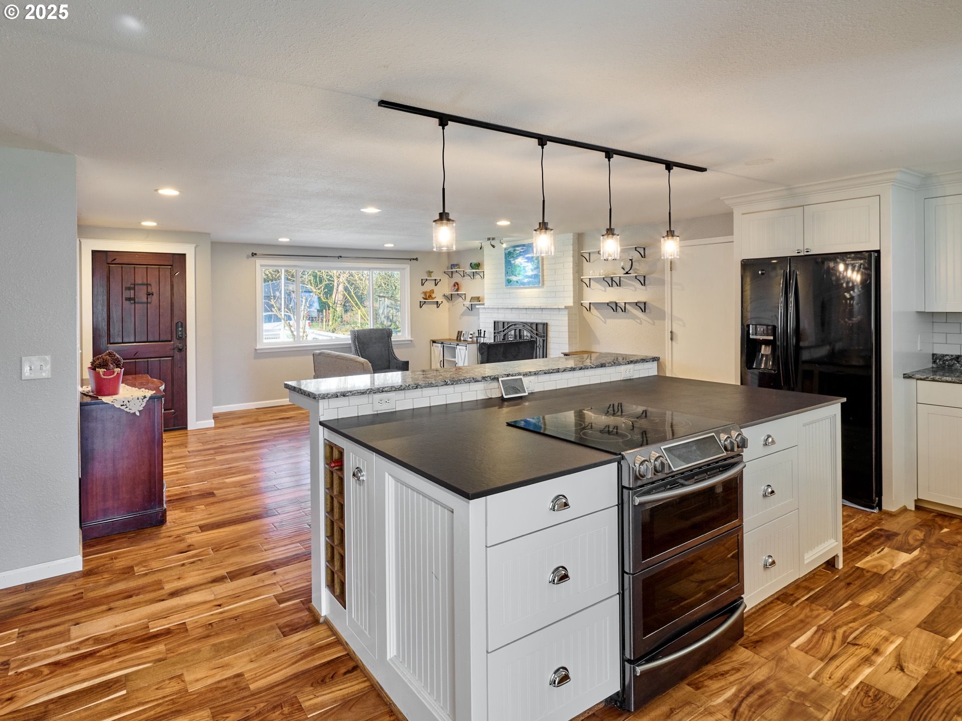 Canby, Oregon 97013, United States, 3 Bedrooms Bedrooms, ,3 BathroomsBathrooms,Residential,Active,83260