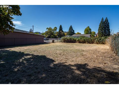 A home in Roseburg