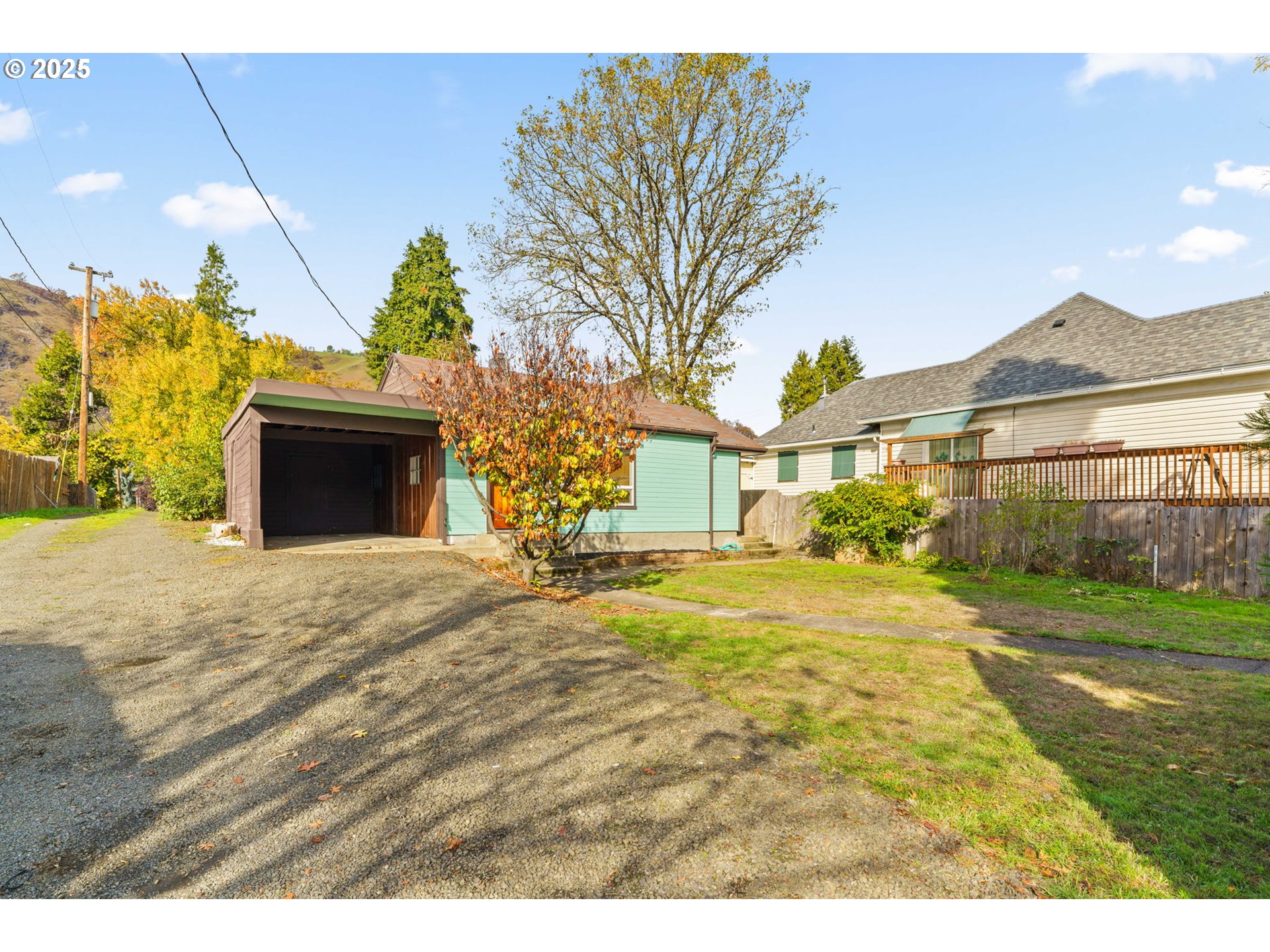 1220 SE FULLERTON ST