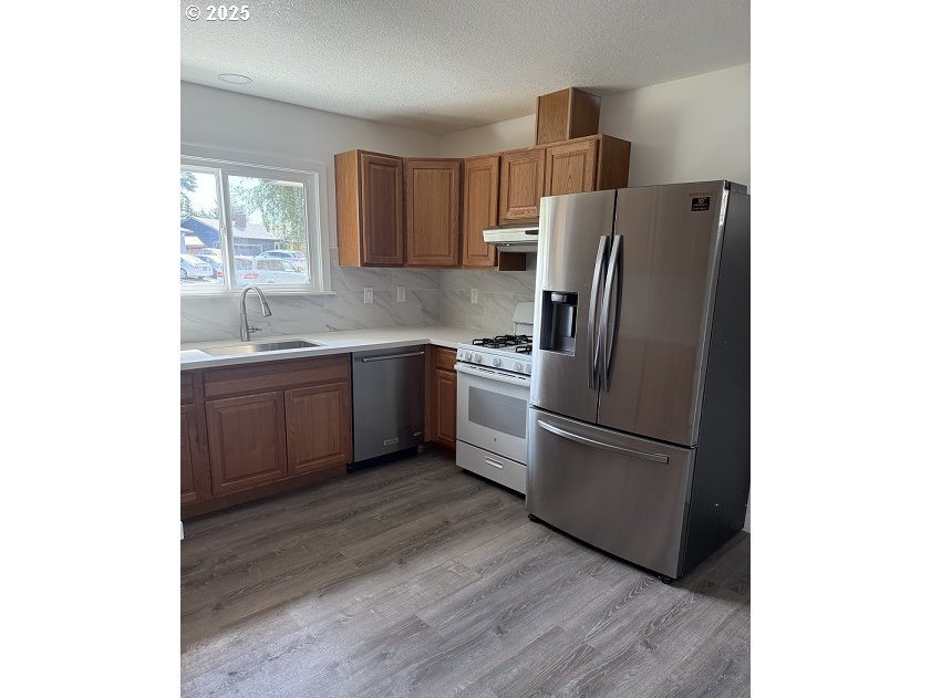 1640 MANOR DR