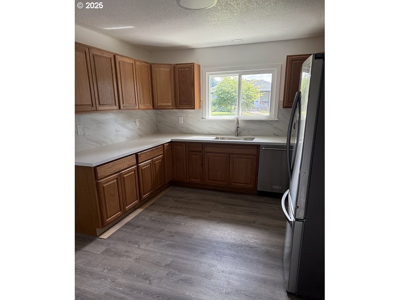 1640 MANOR DR