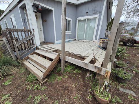 1709 MOSS ST Eugene OR 97403