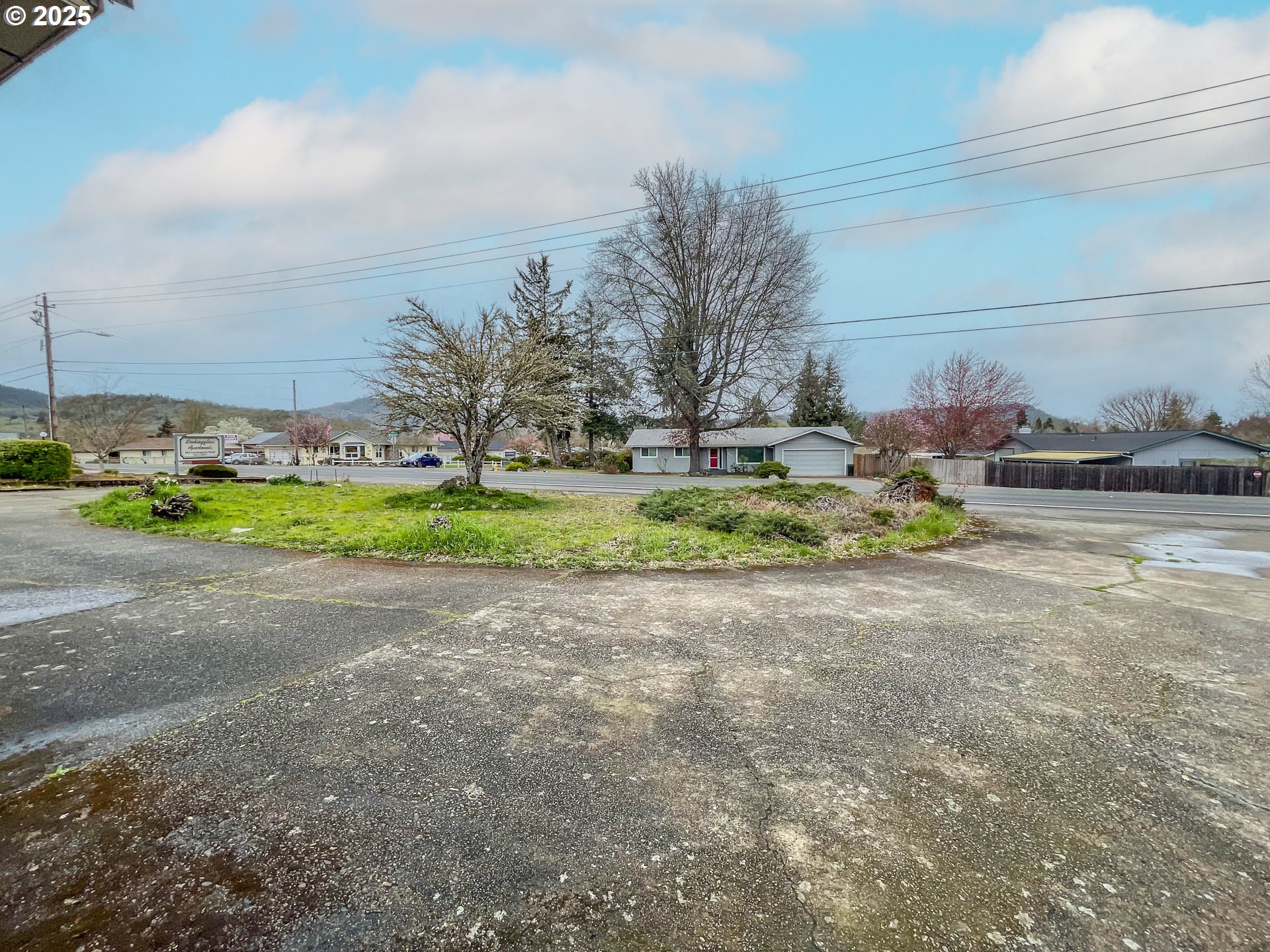 859 LOOKINGGLASS RD