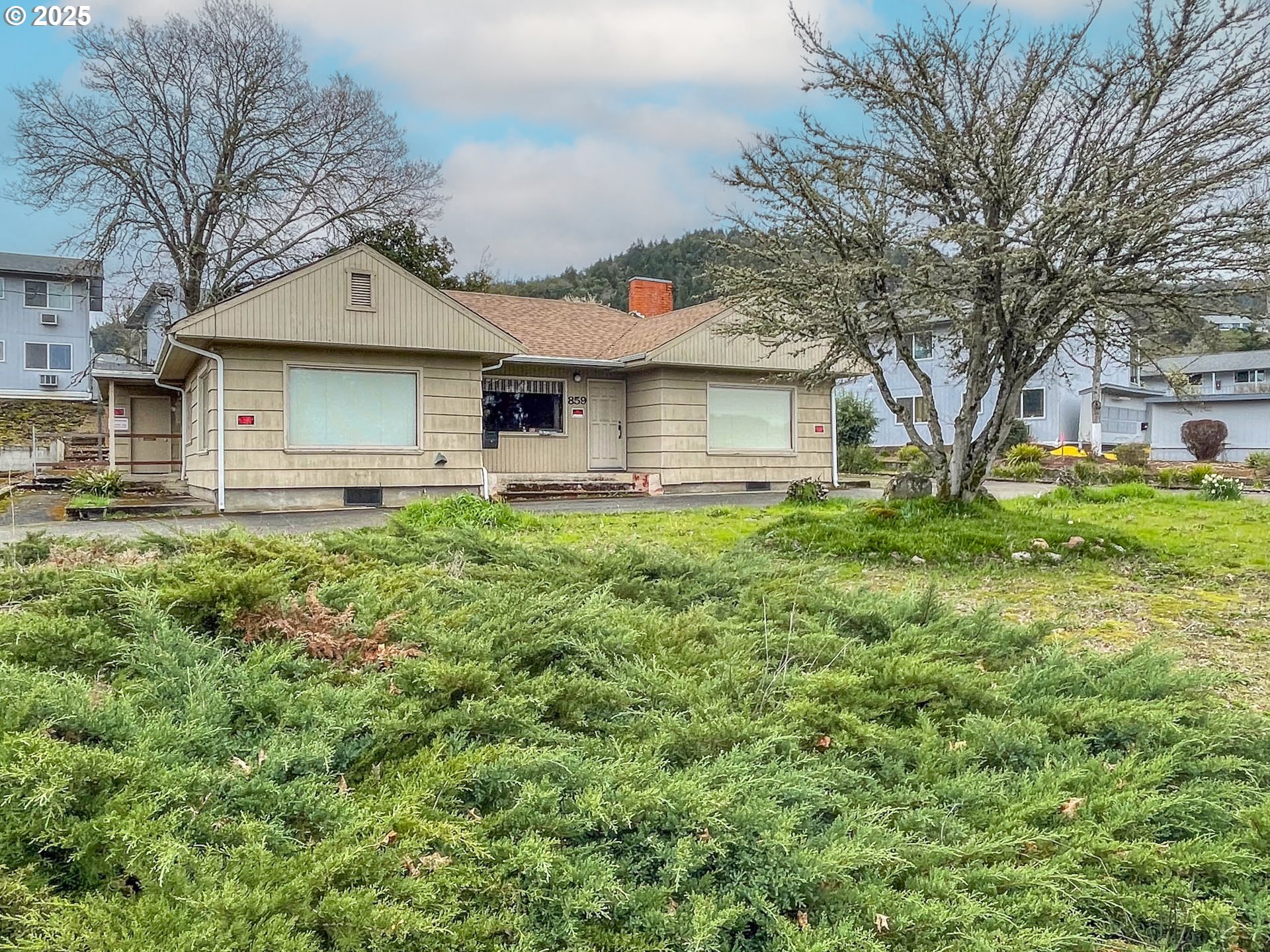 859 LOOKINGGLASS RD