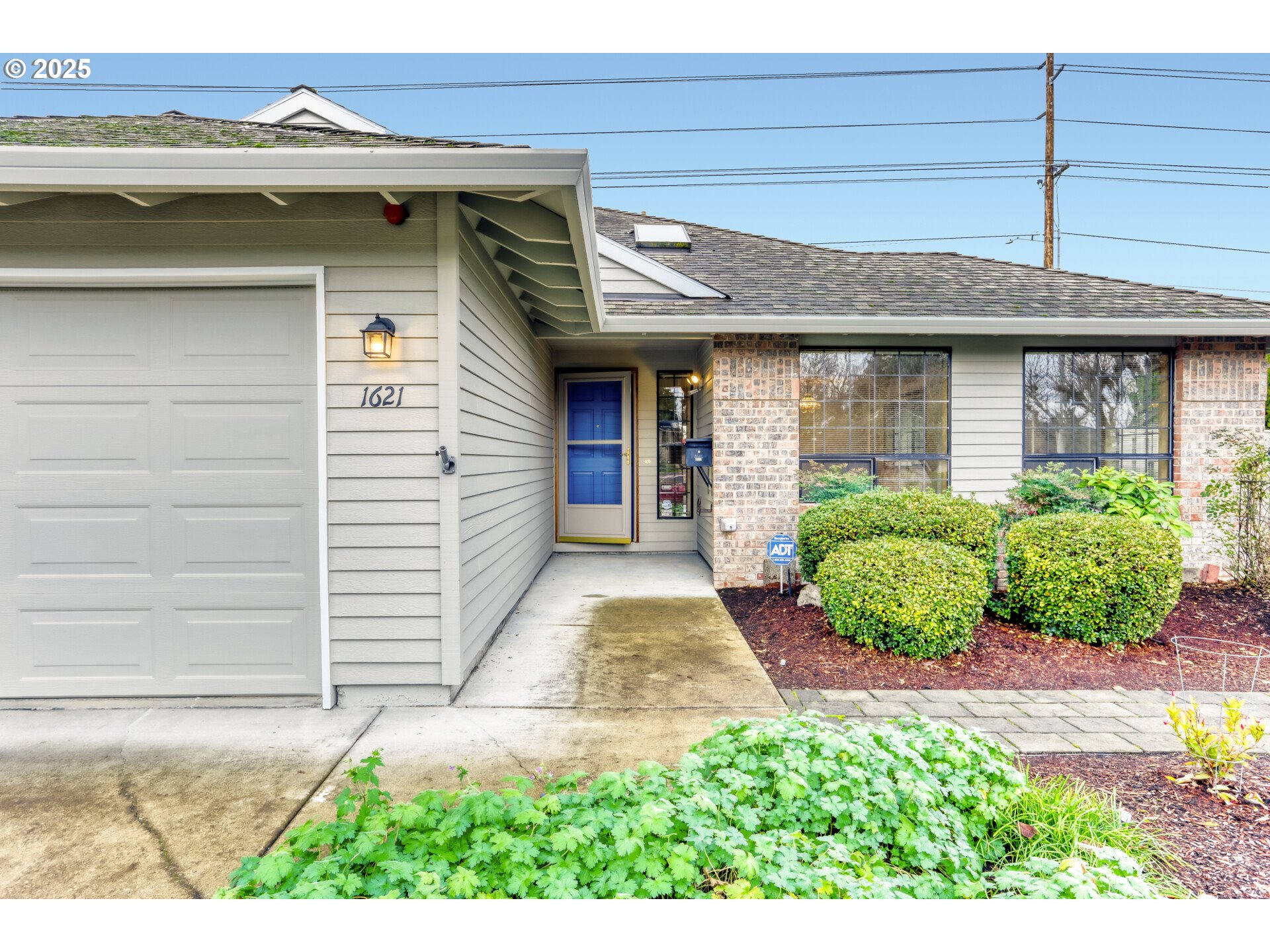 1621 NE GREENSWORD DR