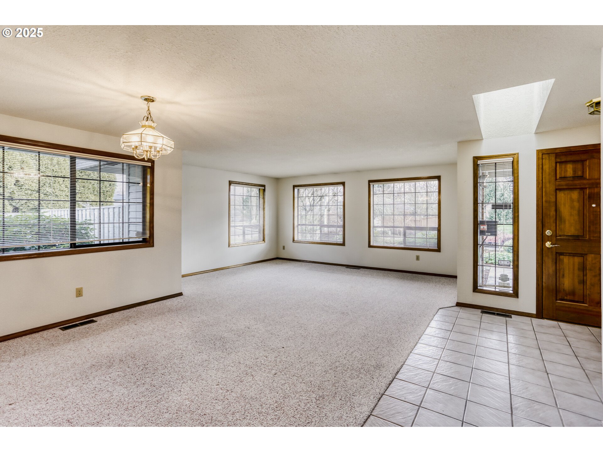 1621 NE GREENSWORD DR