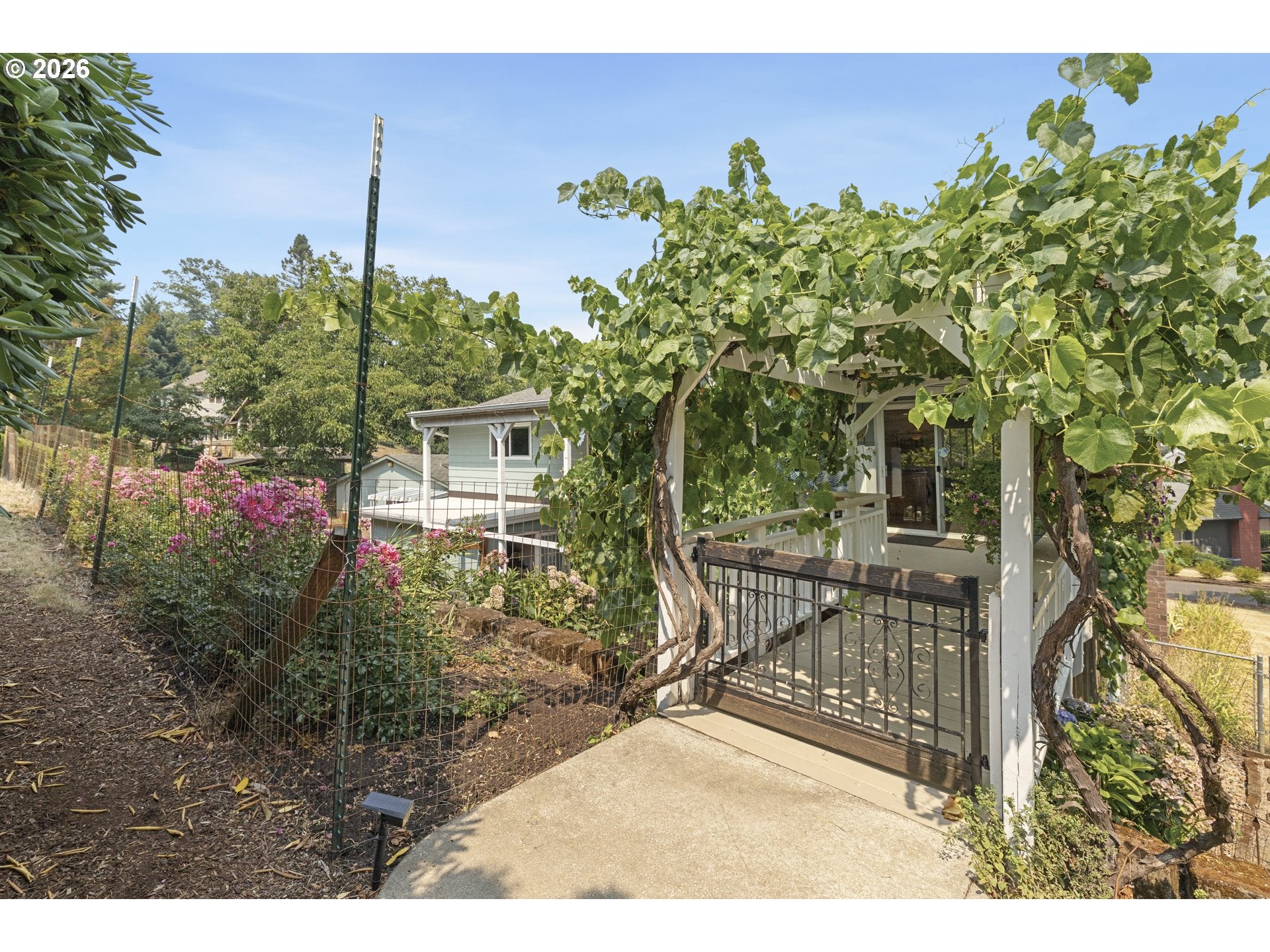 192 NW CANYON DR