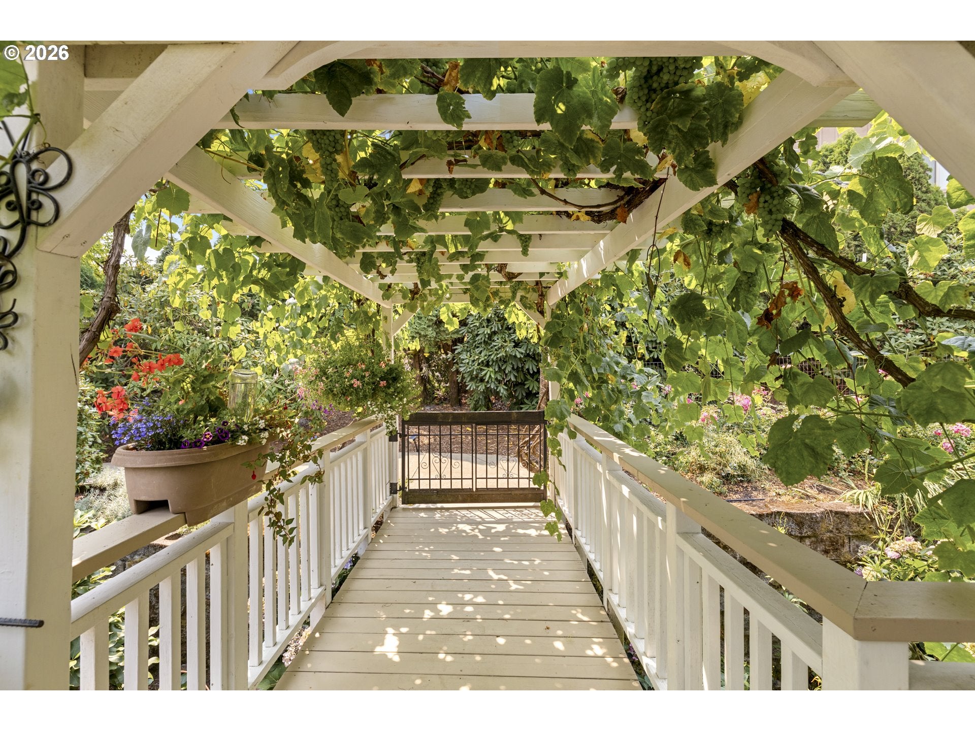 192 NW CANYON DR