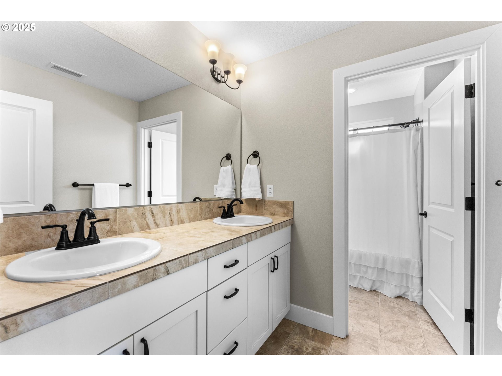 Battle Ground, Washington 98604, United States, 4 Bedrooms Bedrooms, ,3 BathroomsBathrooms,Residential,Active,83611