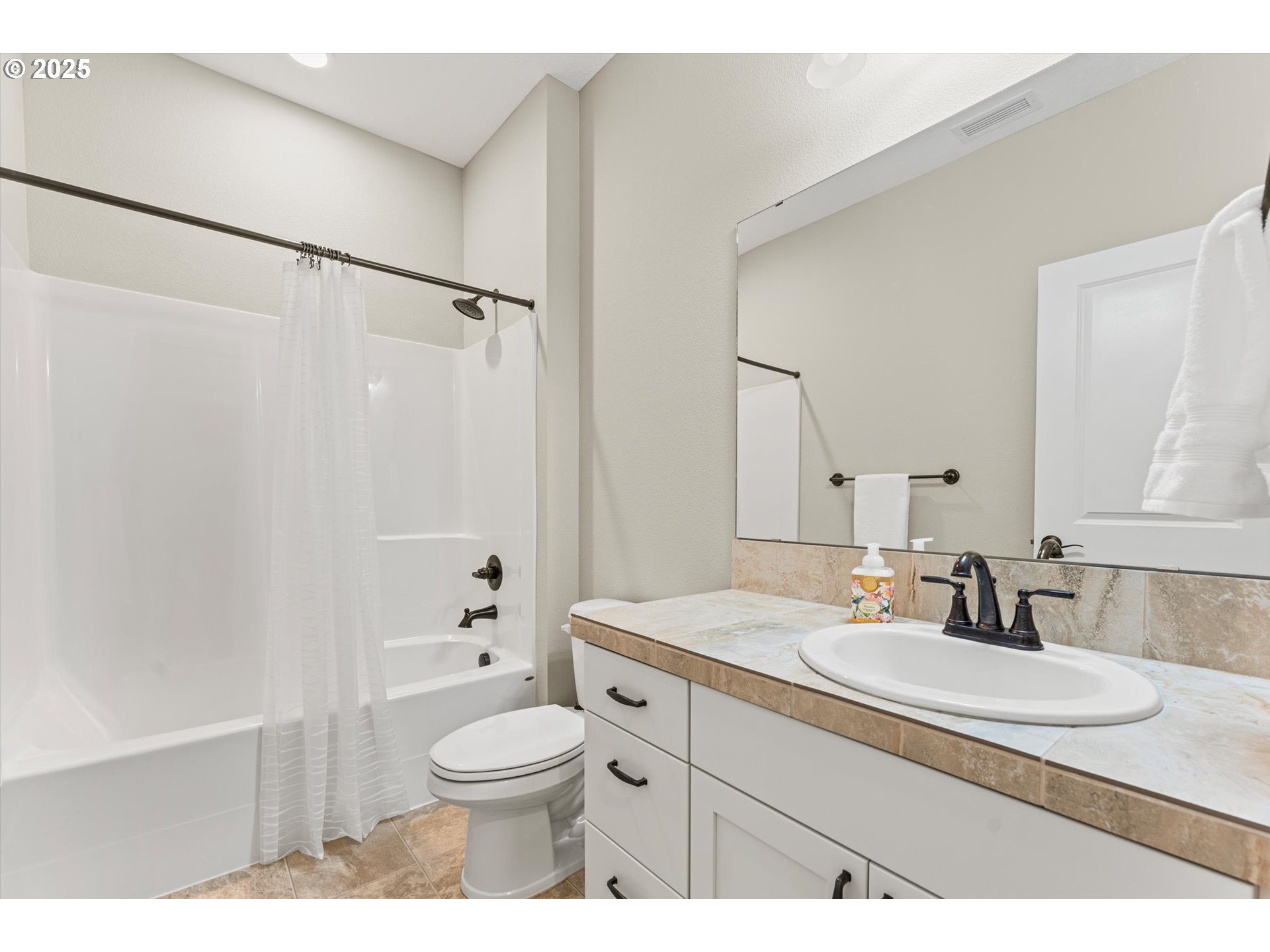 Battle Ground, Washington 98604, United States, 4 Bedrooms Bedrooms, ,3 BathroomsBathrooms,Residential,Active,83611