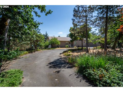 A home in Roseburg