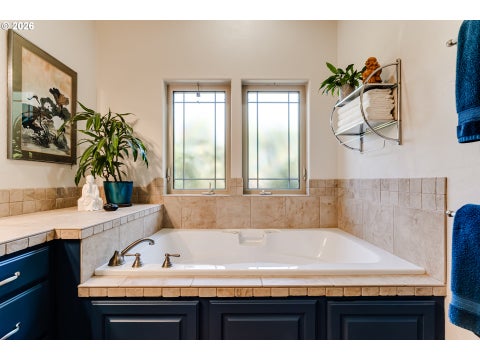 Tiny photo for 1234 Augusta Ct, Creswell, OR 97426 (MLS # 553348613)