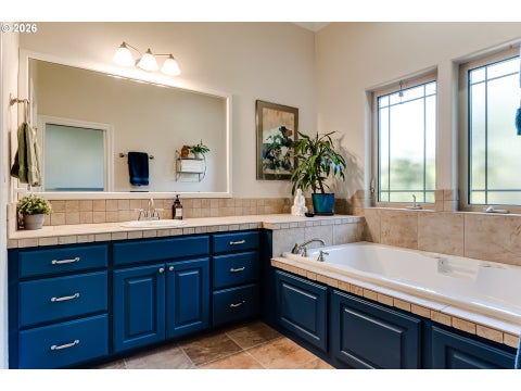 Tiny photo for 1234 Augusta Ct, Creswell, OR 97426 (MLS # 553348613)