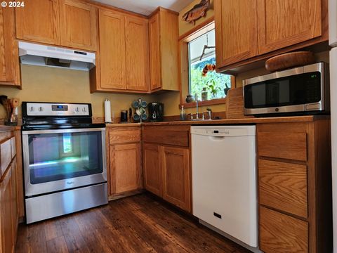 A home in Port Orford