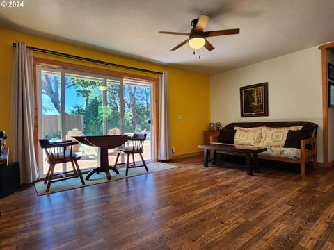 A home in Port Orford